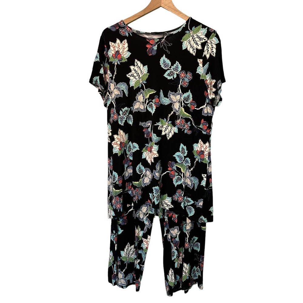 J.Jill Wearever Collection Black Floral Tunic and Cropped Pants